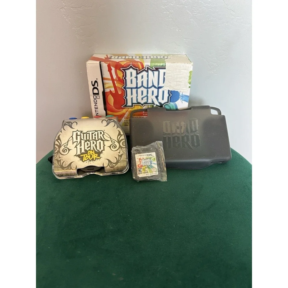 Band Hero - Nintendo DS, 2009 CIB Complete - Damage On Outside Of Box